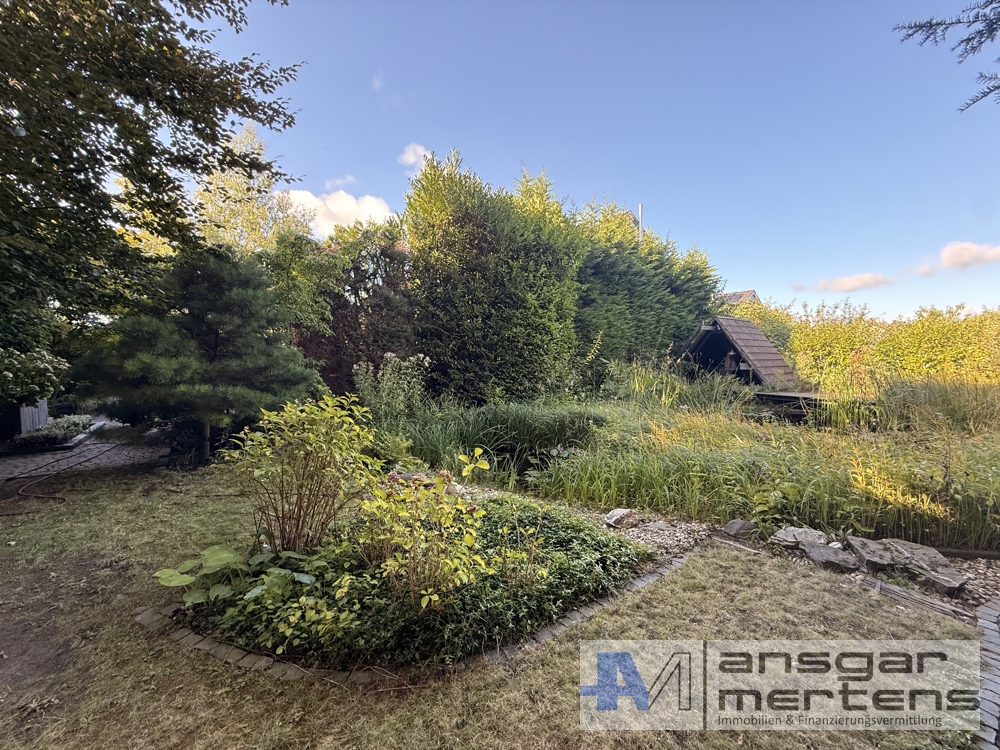 Blick auf den Gartenteich