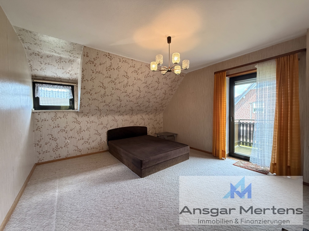 Schlafzimmer mit Balkonzugang Dachgeschoss