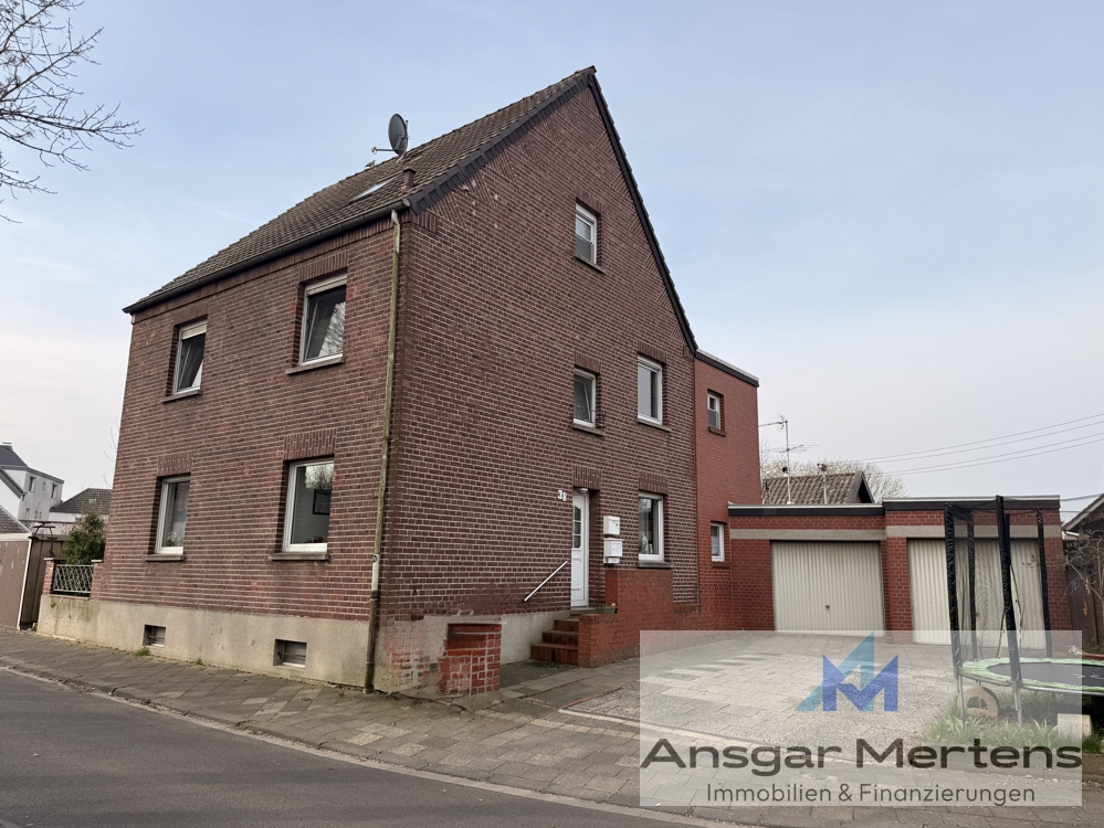 Haus - und Garagenansicht