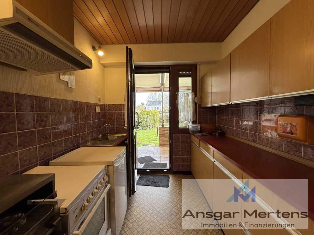 Küche mit Terrassenzugang