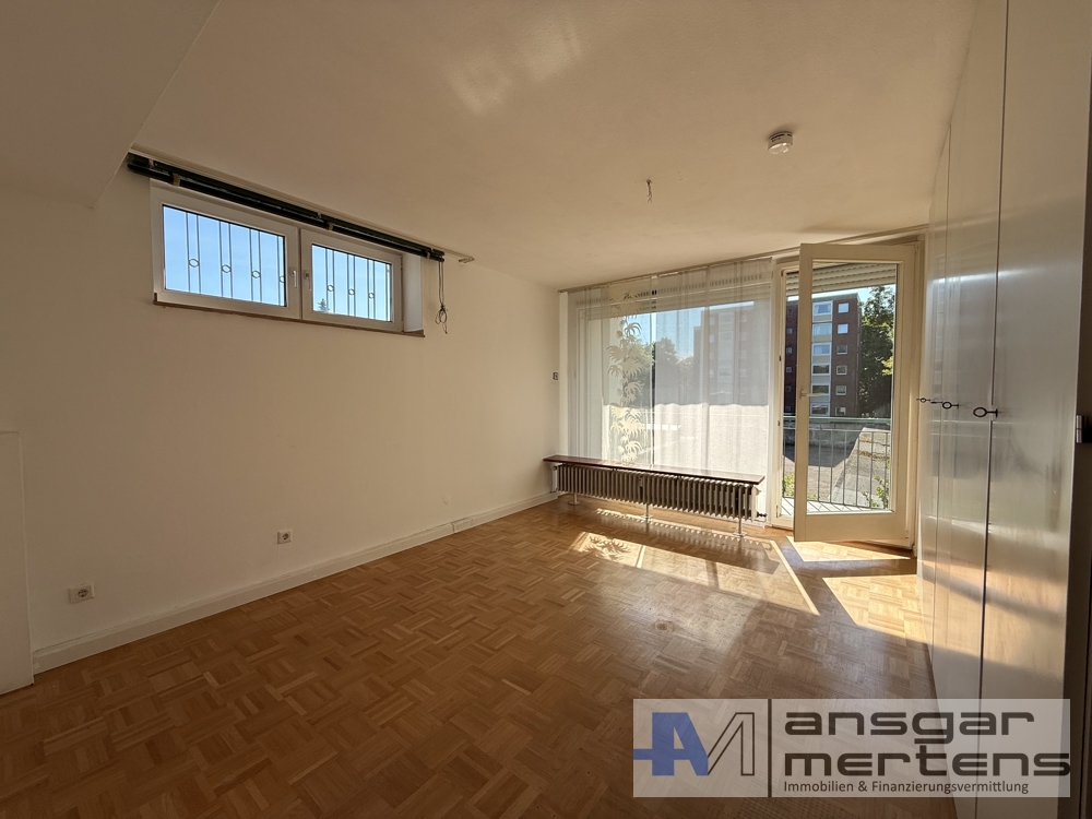Schlafzimmer mit Balkonzugang