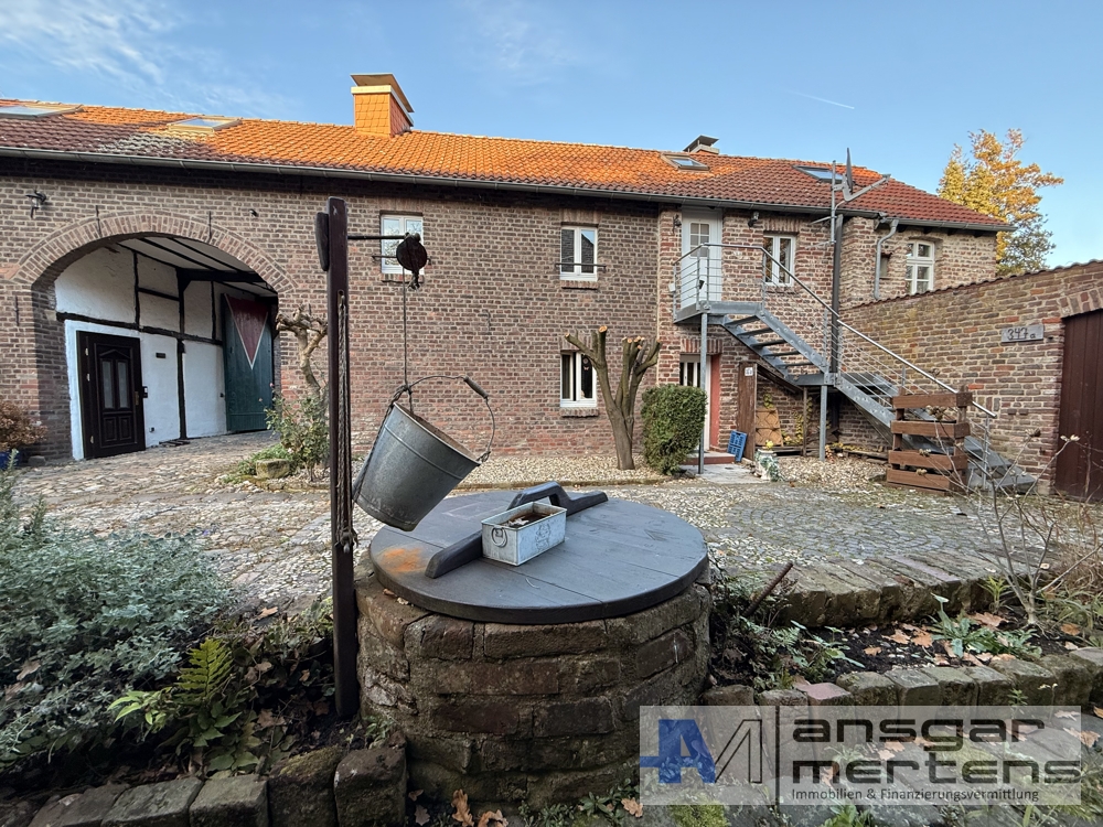 Hausansicht & Wohnungseingang