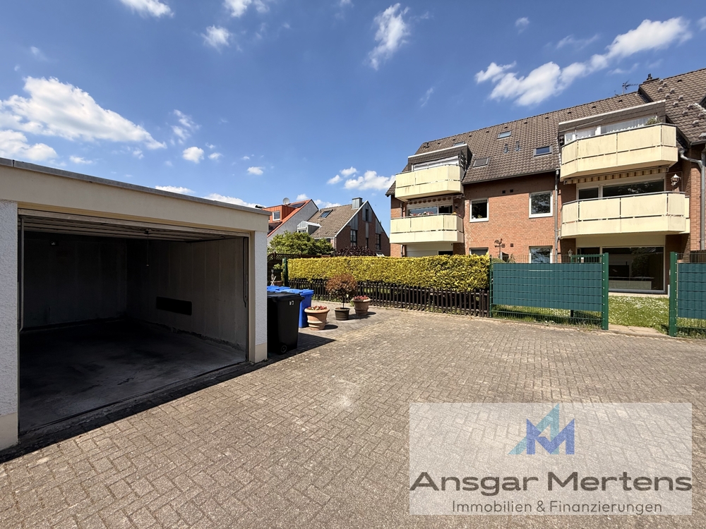 Garagenzugang vom Garten